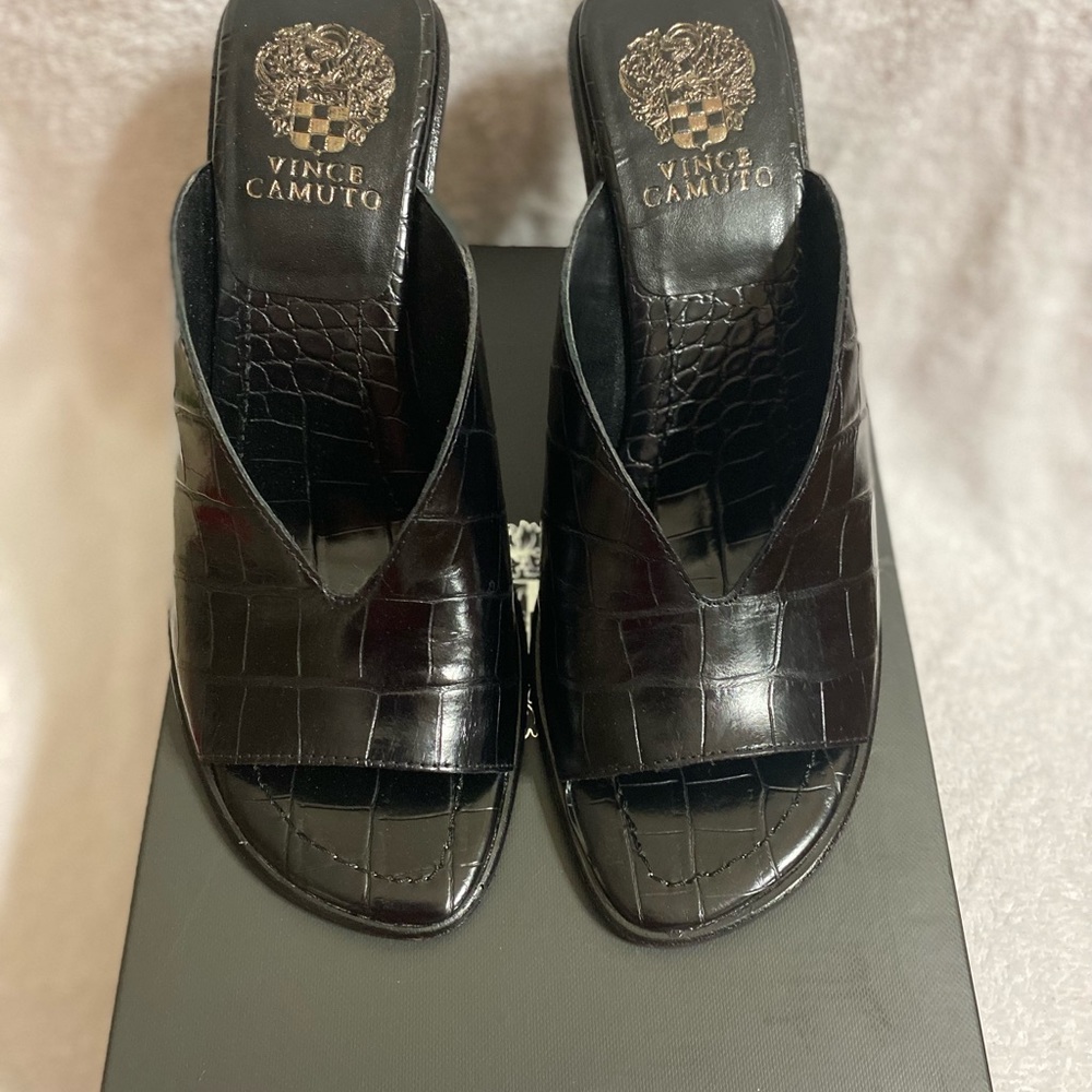 New size 8 black heels